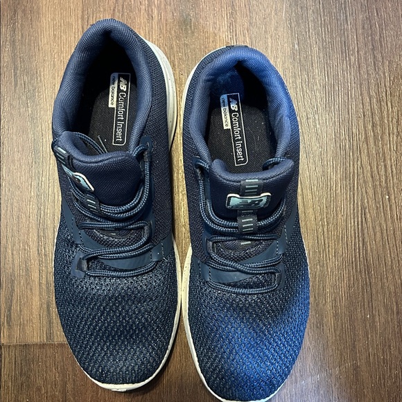 New Balance Dark Blue Athletic running shoes women’s size 8.5 GUC - Picture 15 of 16